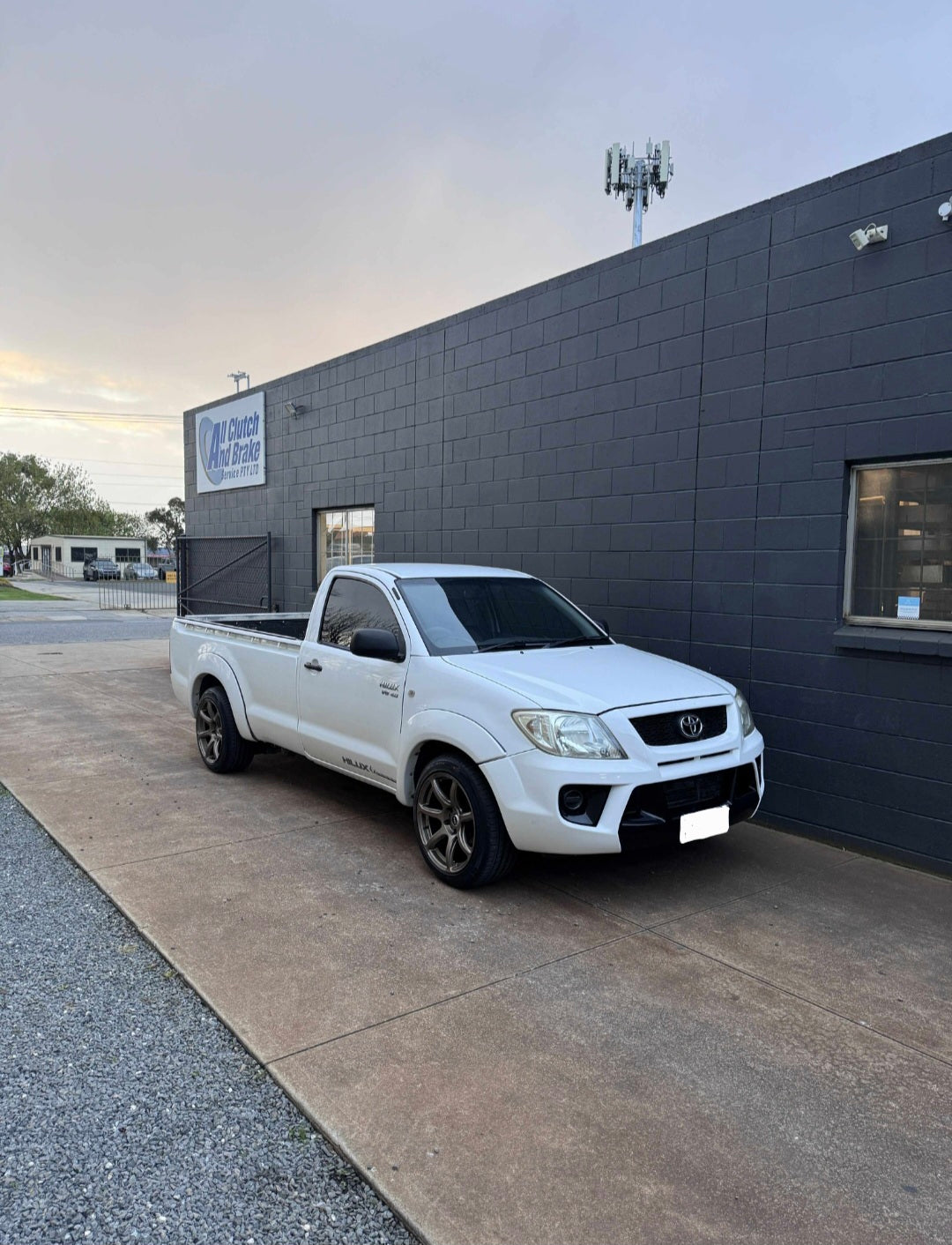 DORI NANA on Toyota Hilux