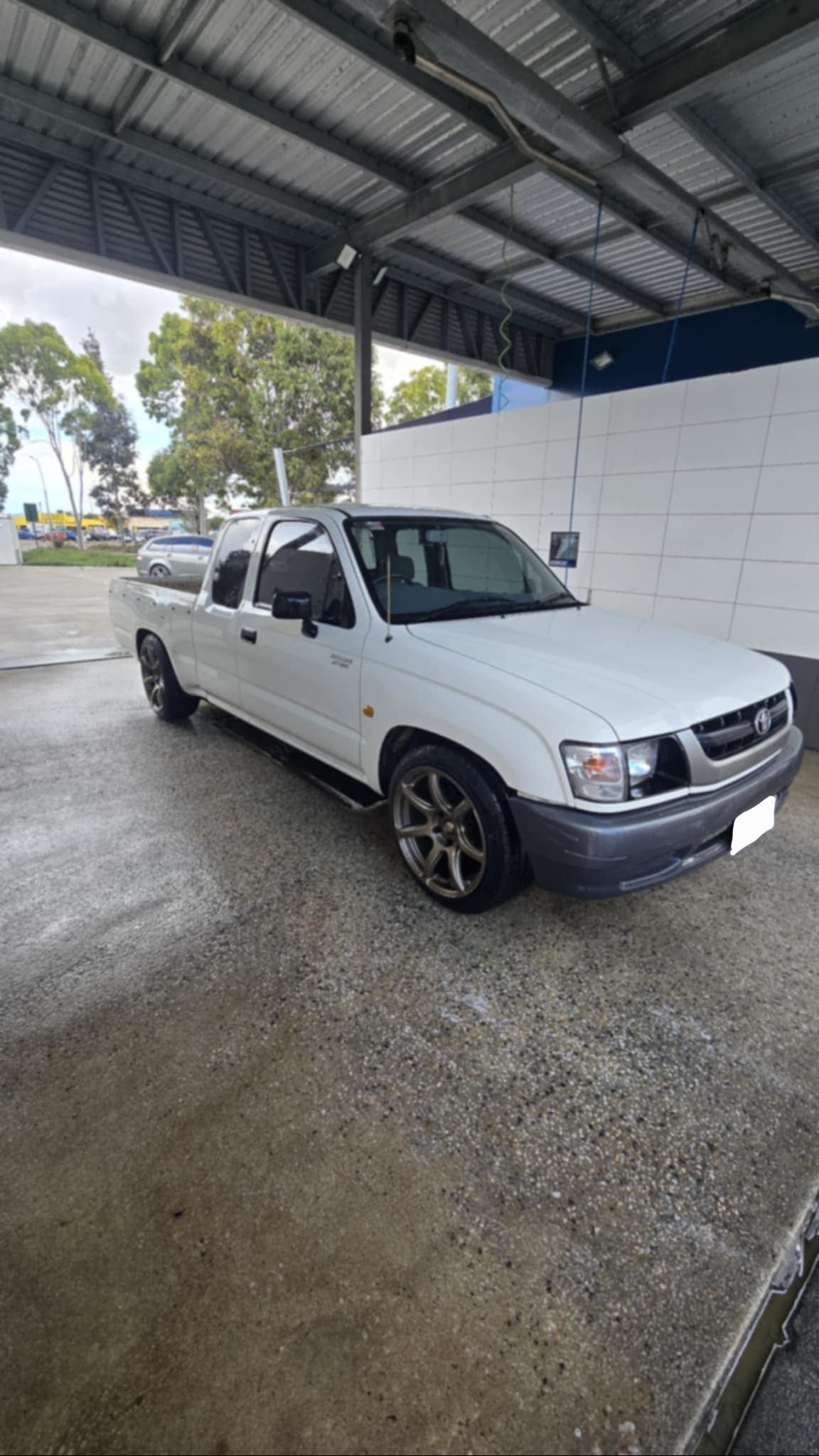 DORI NANA on Toyota Hilux