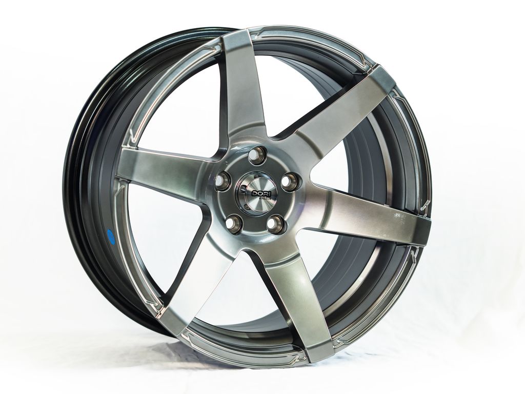 DORI SHI 18x9.5 +22 5x114.3