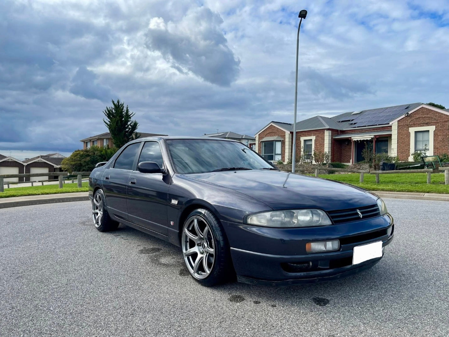 DORI NANA on Nissan Skyline R33 4 Door