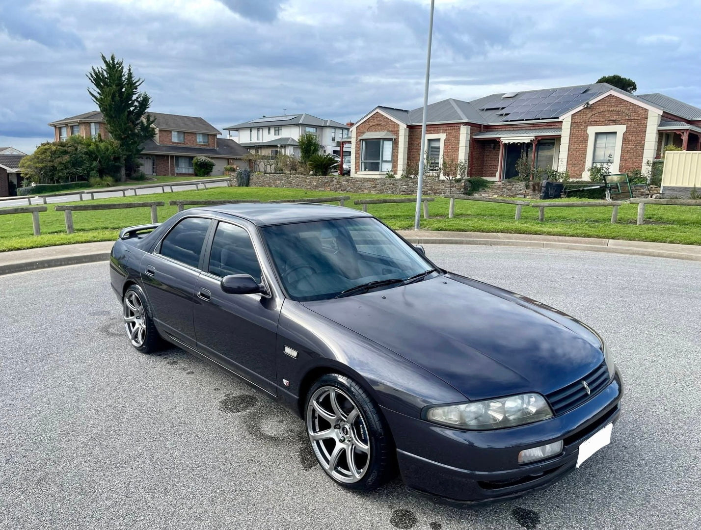 DORI NANA on Nissan Skyline R33 4 Door