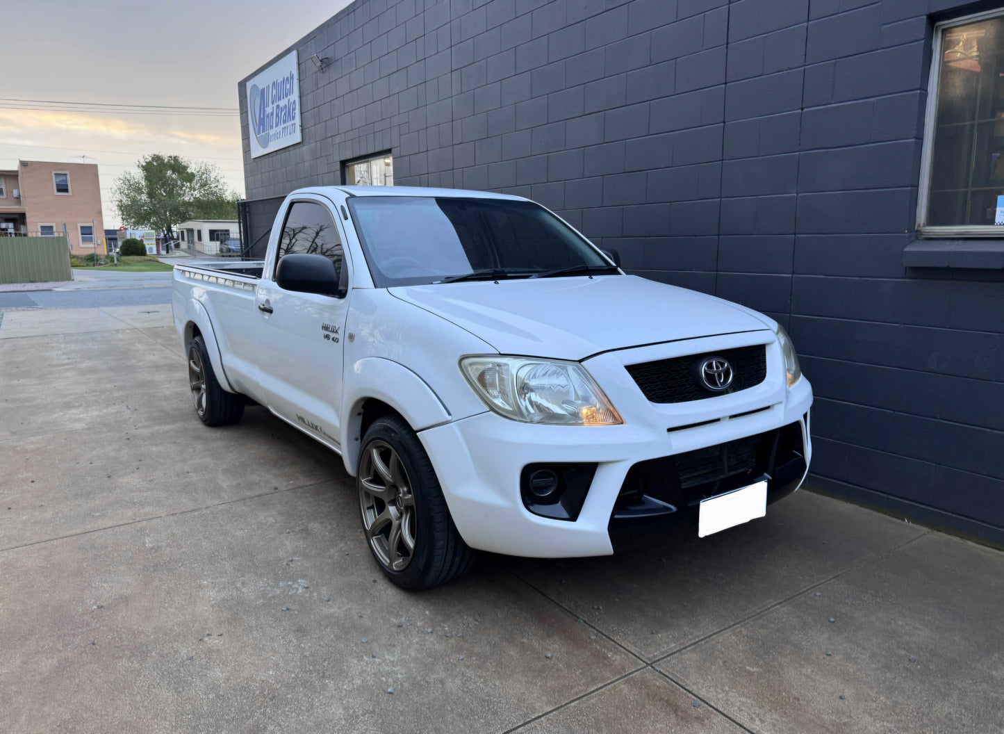 DORI NANA on Toyota Hilux