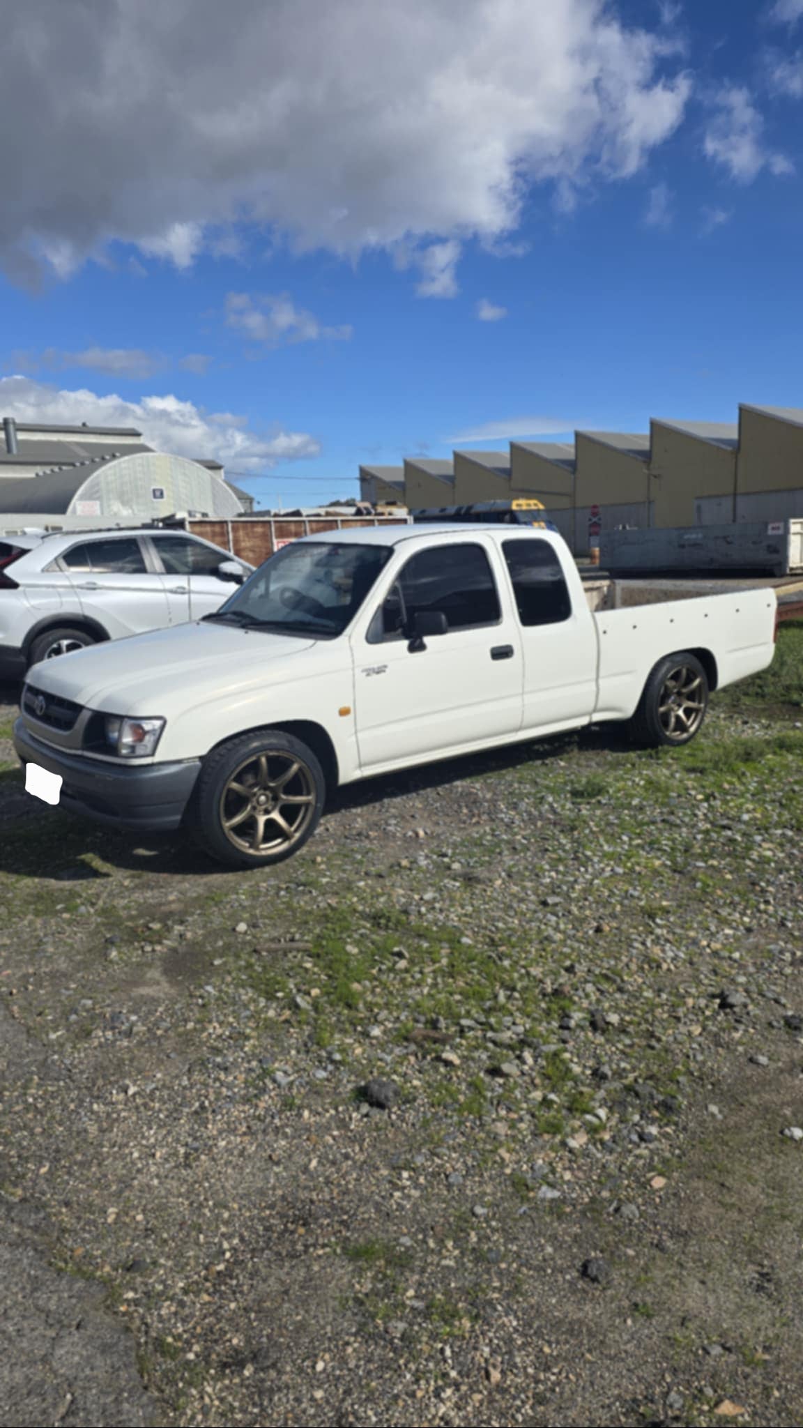 DORI NANA on Toyota Hilux