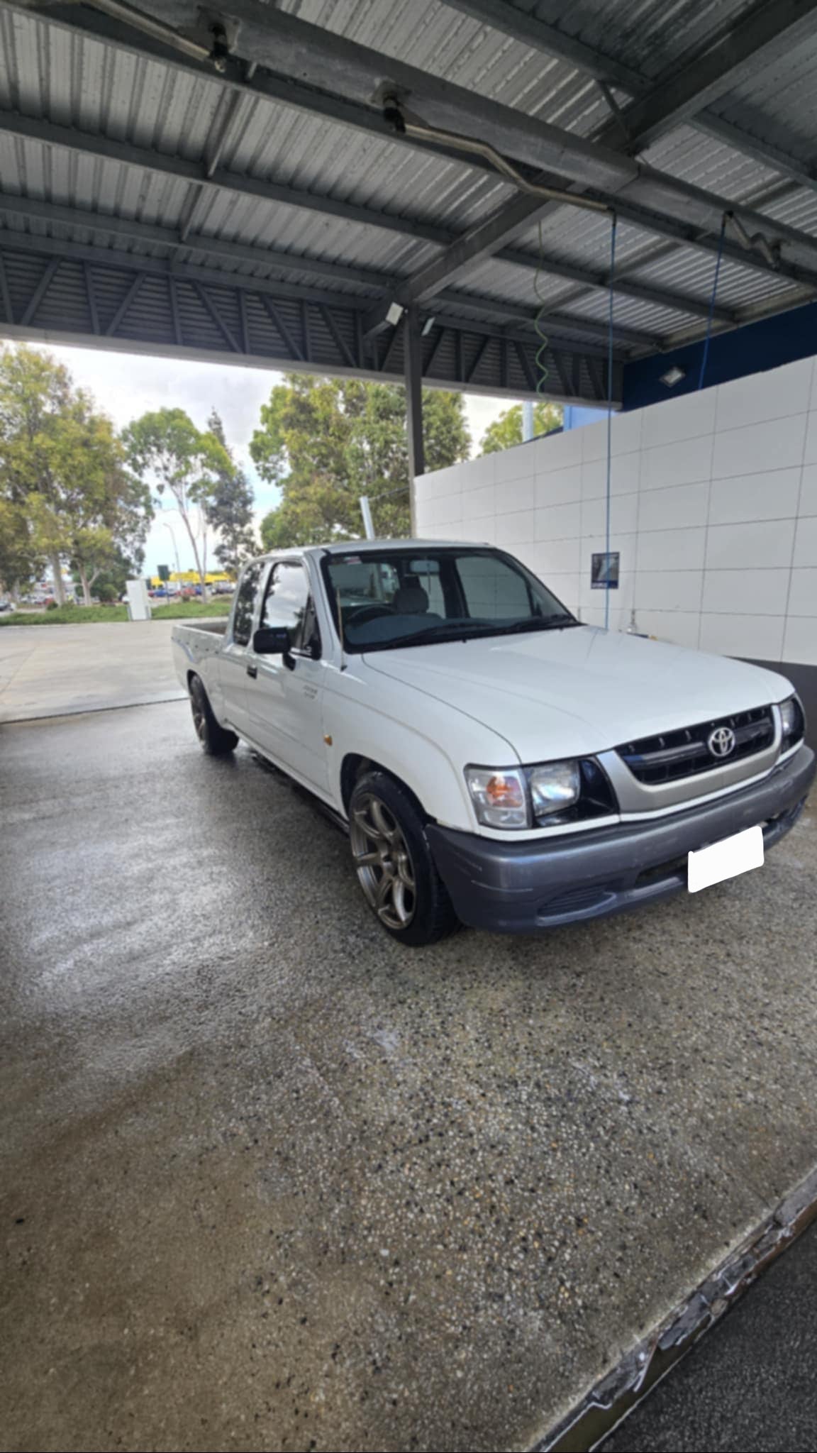 DORI NANA on Toyota Hilux