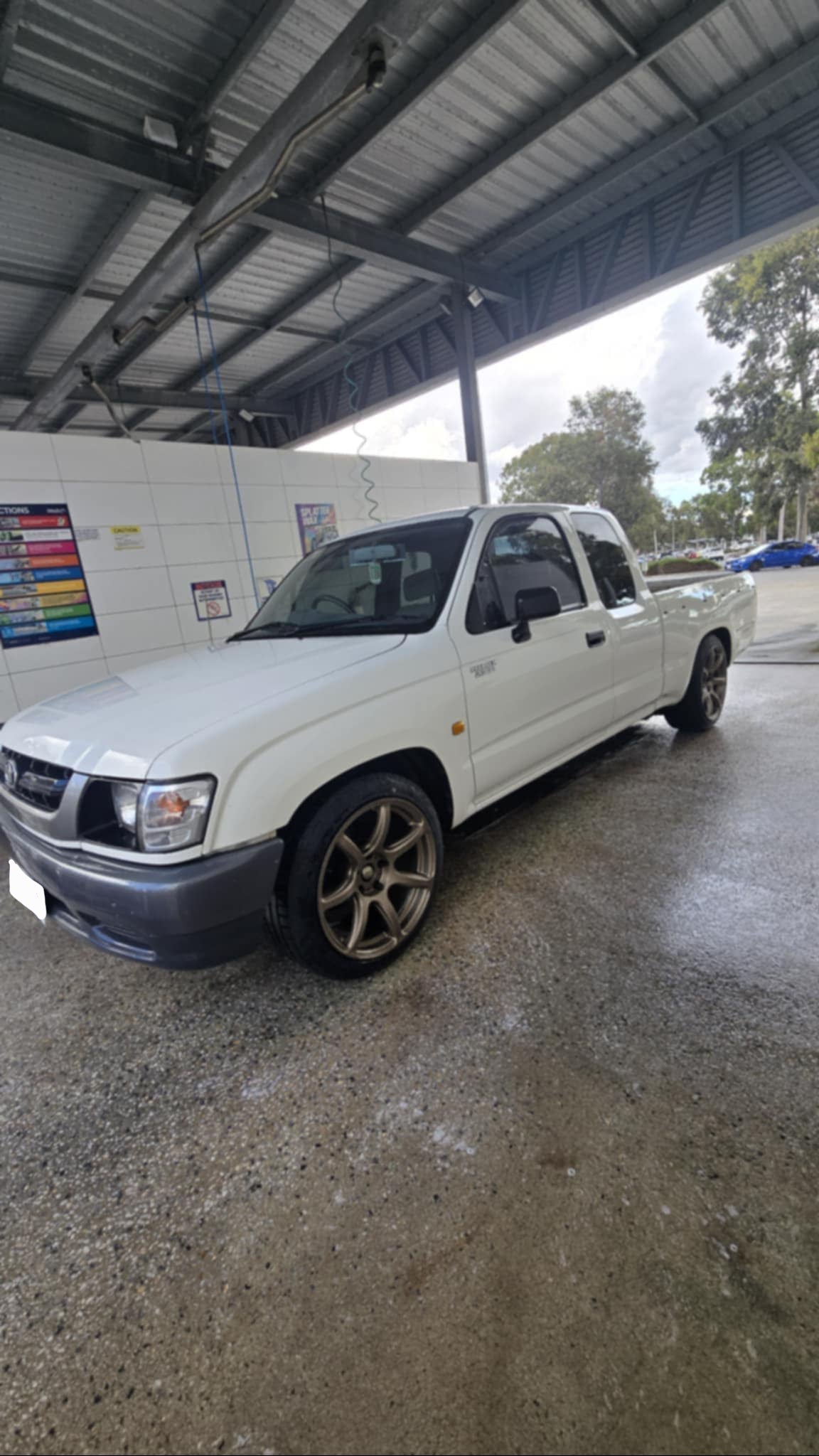 DORI NANA on Toyota Hilux